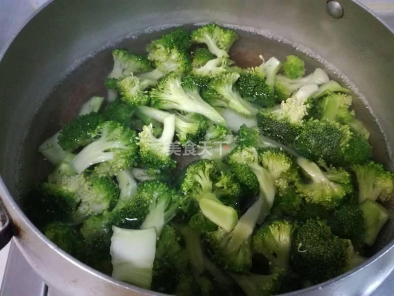 西兰花如何做好吃简单家常,西兰花怎么做才好吃家常做法