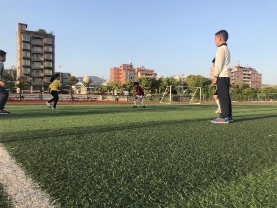 不要只看国外的基础设施，看看我国的小学厉害不厉害！