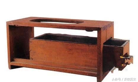 古代皇帝上厕所是茅坑吗,皇帝上厕所为什么不用纸