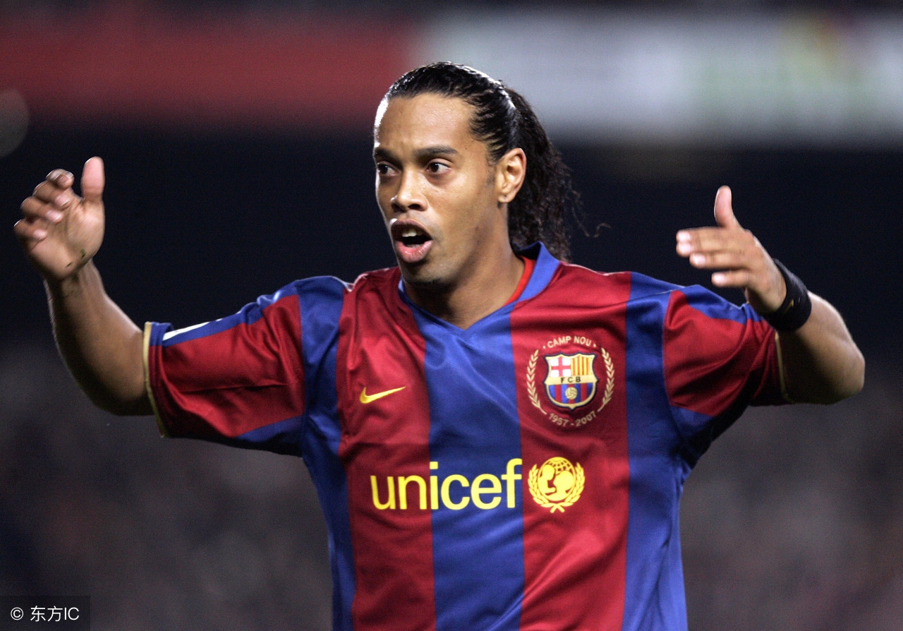 当今足坛世界第一左右脚,当今足坛哪位门将脚法最好