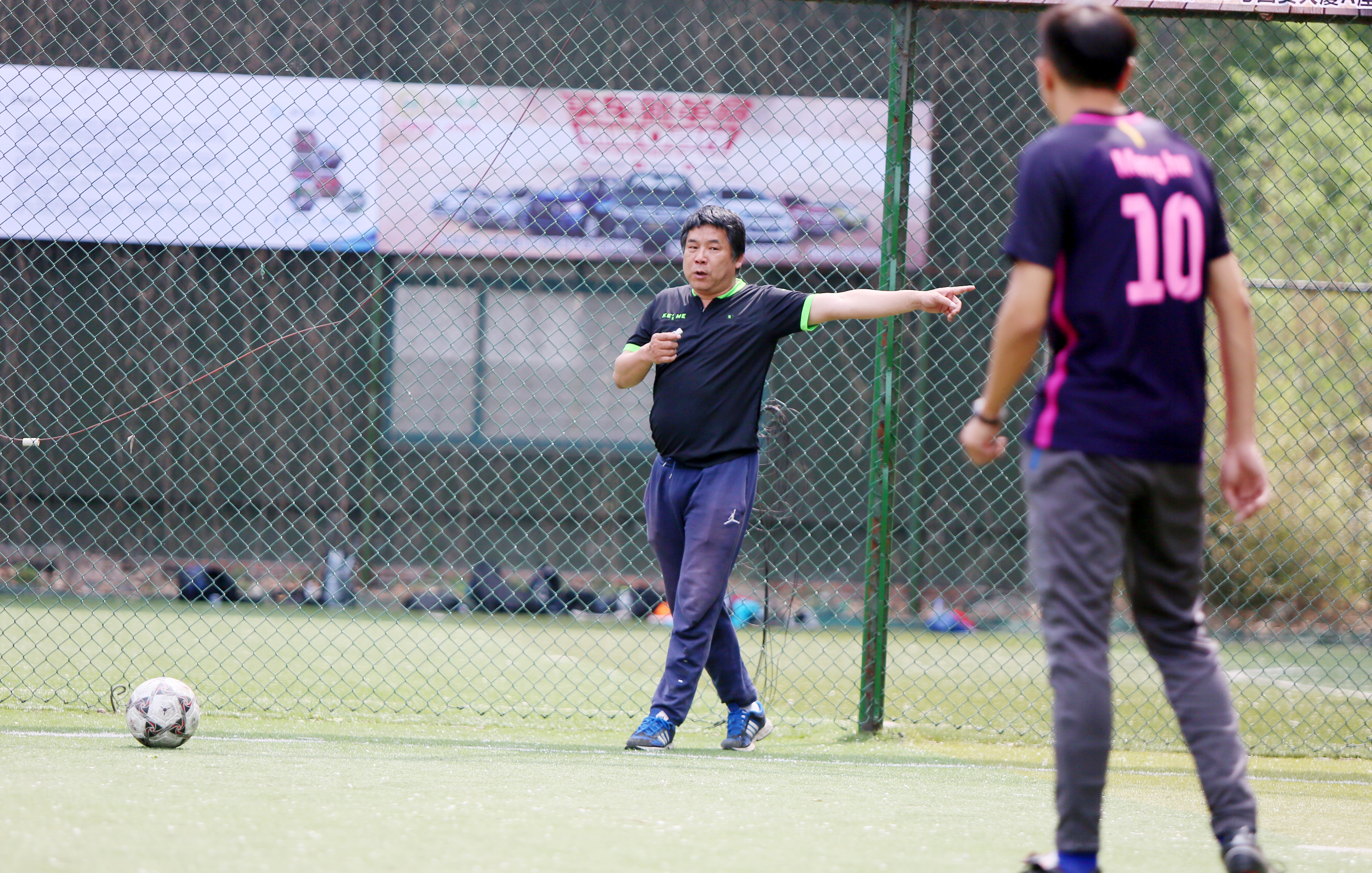 瓒呰秺鏉浗闄呰冻鐞冮個璇疯禌,绗竴灞婅秴瓒婃澂鏍″洯瓒崇悆姣旇禌