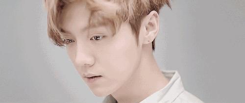 鹿晗这次真“凉”了？生日惨被甩出热搜榜，商业狂欢不复当年！