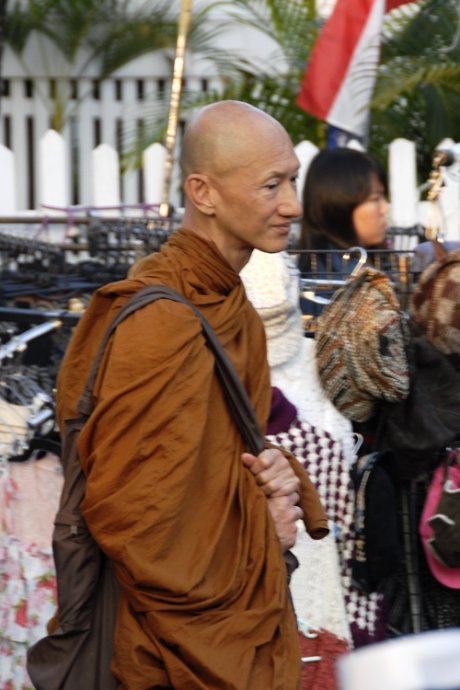 清迈星期日最大的夜市,清迈最大的露天夜市