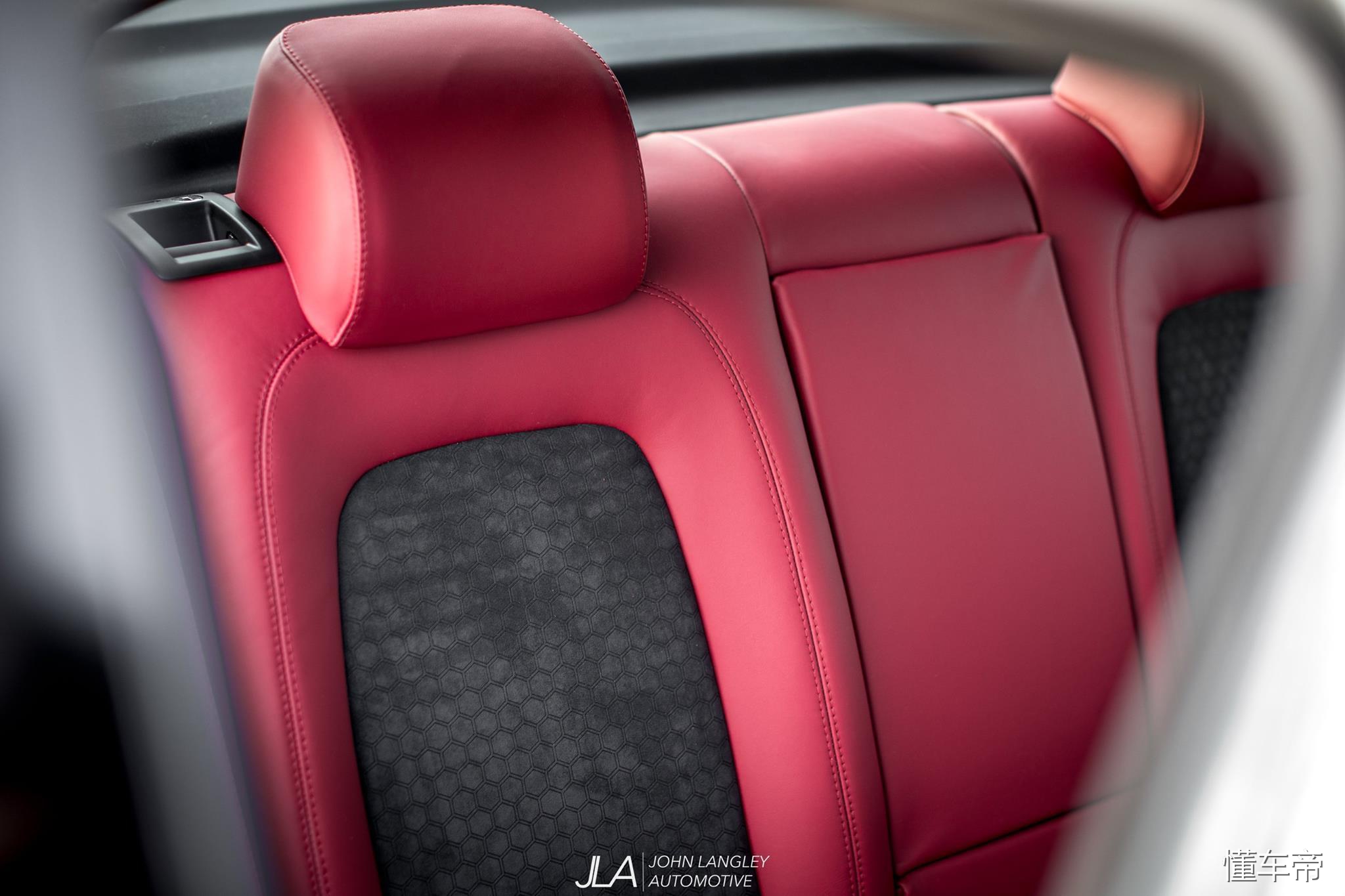 虽然手动挡让人着迷，但是这辆迈腾的轮毂让洗车工抓狂！