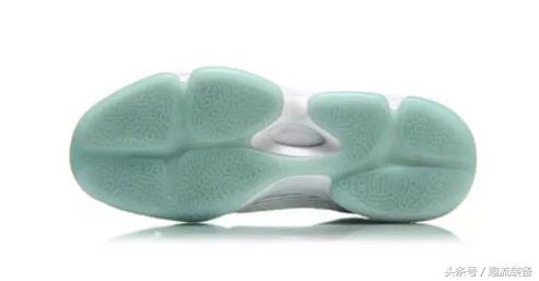 李宁夜光跑鞋怎么样,李宁短跑跑鞋