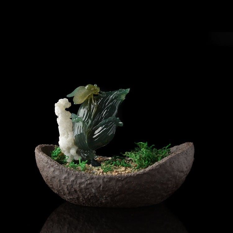 多姿多彩的阿拉善玛瑙,阿拉善玛瑙俏色巧雕艺术品