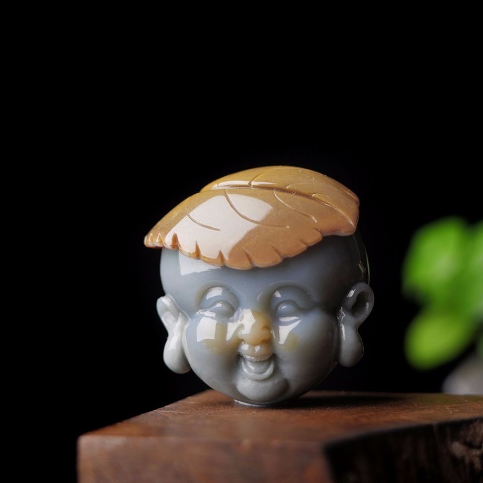 多姿多彩的阿拉善玛瑙,阿拉善玛瑙俏色巧雕艺术品