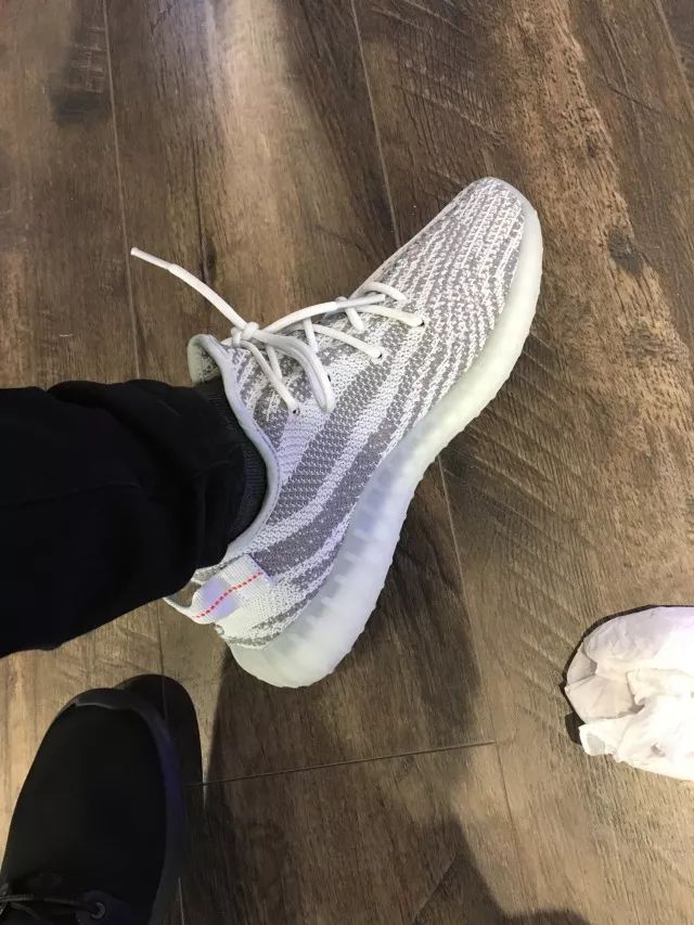 我冒着生命危险暗访了定价1999元的山寨YEEZY订货会