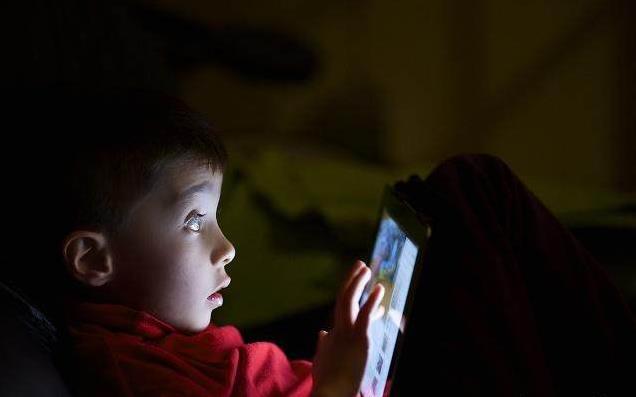 孩子胆小怕黑用什么民间法,大人怎么克服胆小怕黑怕鬼