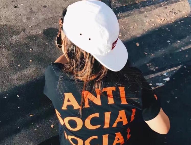 少女的潮牌,不学男友就做自己