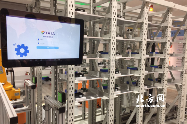 天津宜科电子车间怎么样,看工厂无尘车间工作的人