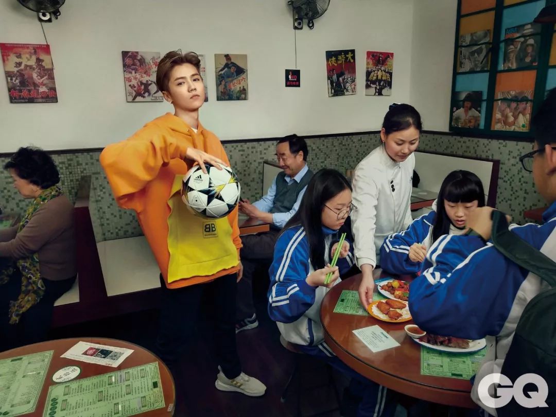 鹿晗说足球只是爱好,鹿晗踢球是内娱最好的吗