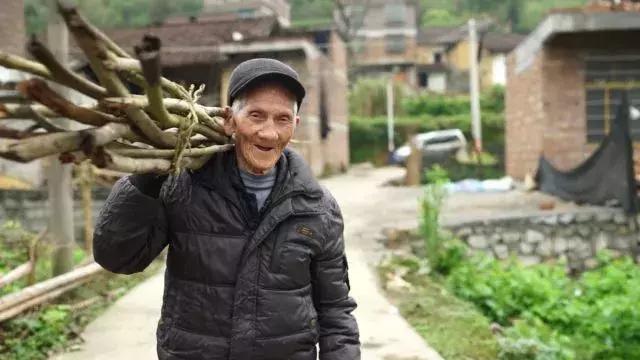 快干了这碗养生“珍珠粥”！103岁爷爷吃了变成这样……