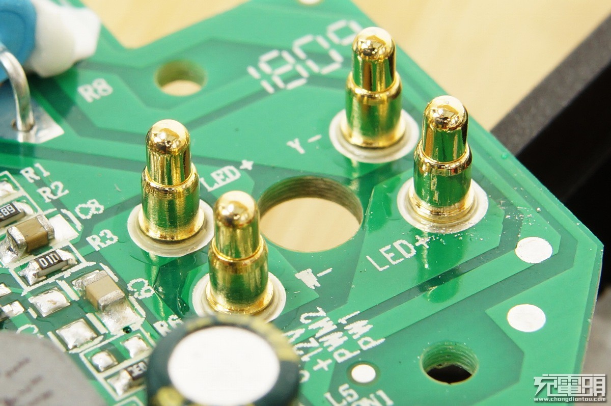 摩米士无线充电台灯,摩米士momax10000