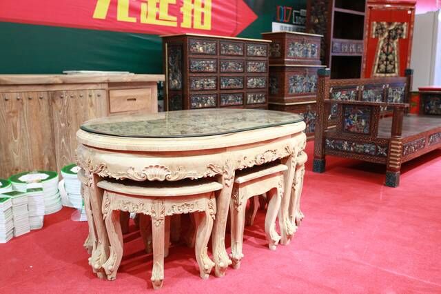 打造健康生活云之龙家居举办一元起拍万元臻品家具、珠宝和字画