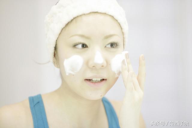 脖子长暗疮硬硬的怎么祛除,脖子上长痘怎么治很痛