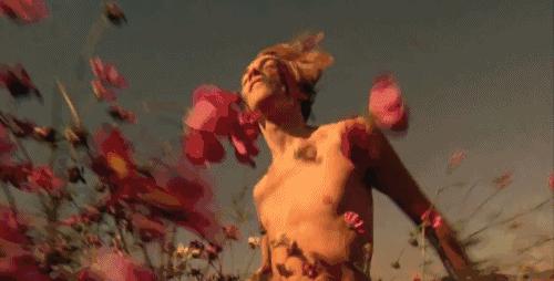 男人太瘦穿什么好看,男生怎么健身才能穿衣好看