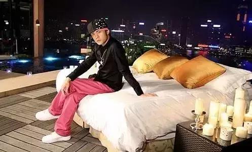 跟着明星做投资,跟明星一起买房