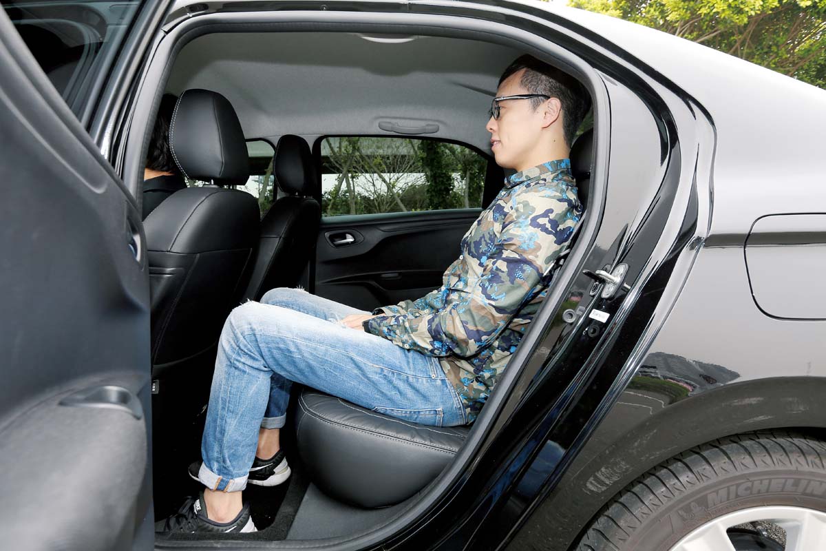 标致3012016款1.6l自动尊重版,标致301是入门车吗