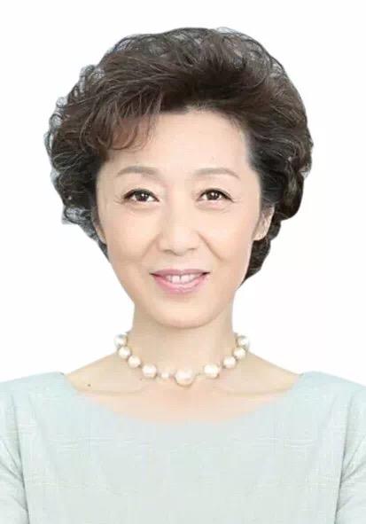 女性的成长和蜕变全过程,一个女人的完美蜕变