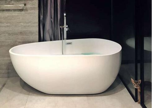 独立浴缸怎么装好看,浴室里面装上浴缸怎样搭配好看