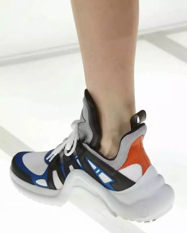 巴黎世家老爹鞋triples复古运动鞋,巴黎世家黑粉老爹鞋