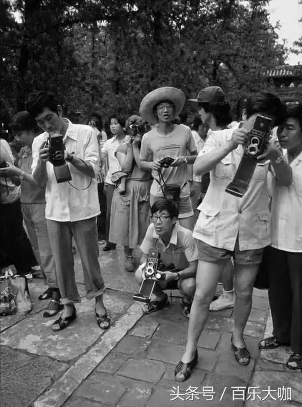 80年代的北京还不堵车车辆很少,80年代的北京牌汽车