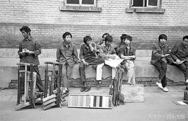 80年代的北京还不堵车车辆很少,80年代的北京牌汽车