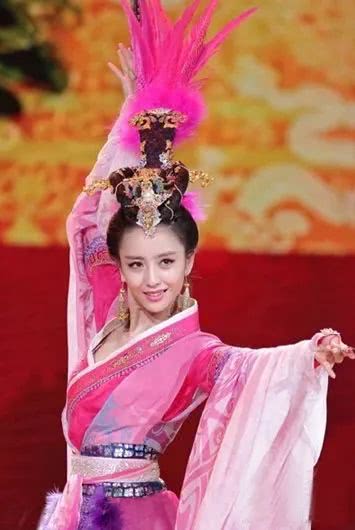 世间罕见美人,泰勒彩宝价值多少钱