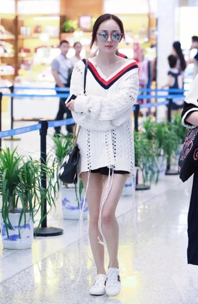 v字领搭配什么假领好看,v字领太长怎么搭