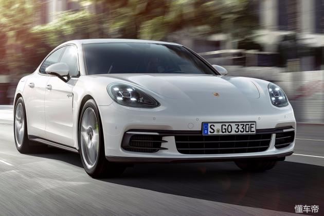 丰田终于火了三厢版登场,丰田phev插电式混合动力