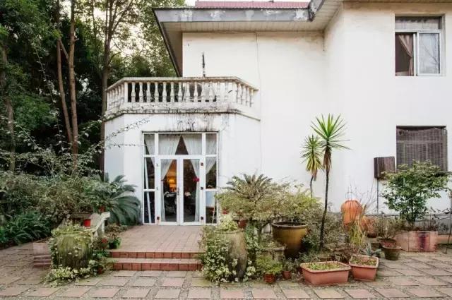 私奔扯证相爱26年，女儿重病脑瘫，仍把生活过成了诗！