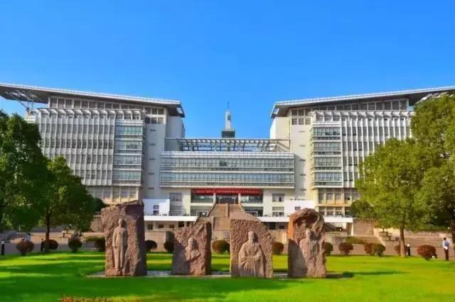 南师大马拉松开幕式,最美南师