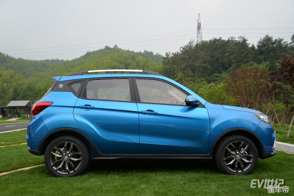 续航300公里最便宜的新能源车suv,续航超300新能源suv