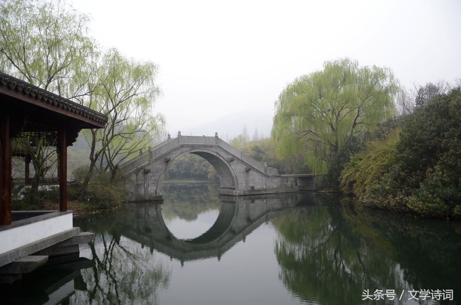 百花潭水即沧浪下一句是什么,万里桥西一草堂百花潭水即沧浪