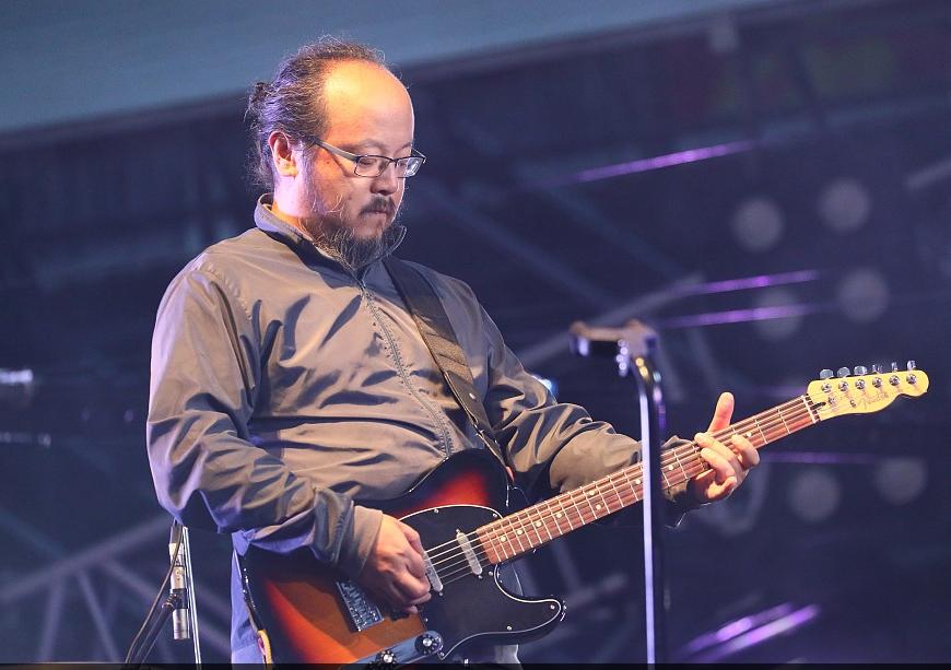 窦唯亮相音乐节,窦唯最近表演现场