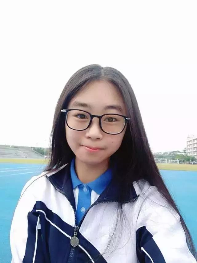 我在西乡中学，等一个人！