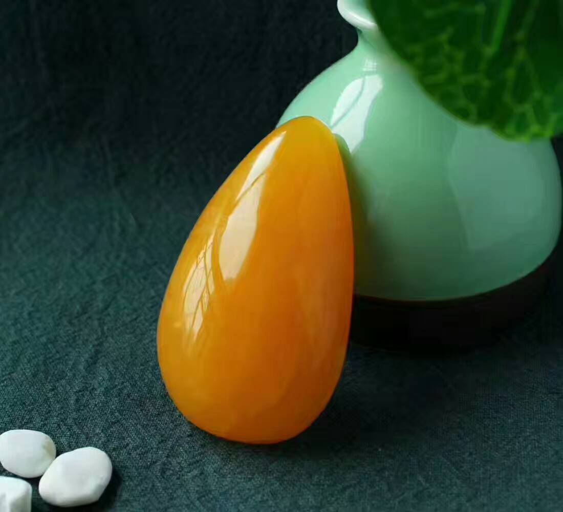 老蜜蜡挂件效果图,精美蜜蜡吊坠一套