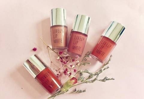 两支口红混搭怎么涂,两支口红怎么弄成一支