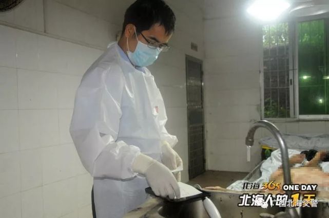 喜报公安局民警荣获劳动模范称号,广西北海交警郑明