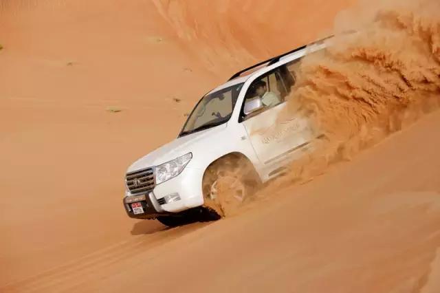 「阿布扎比」与世隔绝,充满神秘色彩の沙漠皇宫酒店