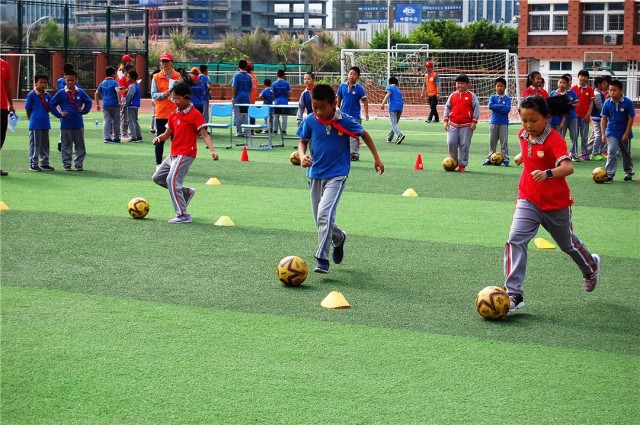 足球文化小孩,厦门市人民小学足球节