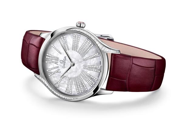 欧米茄携手凯雅·格伯于柏林发布全新碟飞名典系列女士腕表