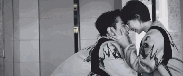 你负责貌美如花，我负责拍照那些一起开网店的摄影师情侣们~