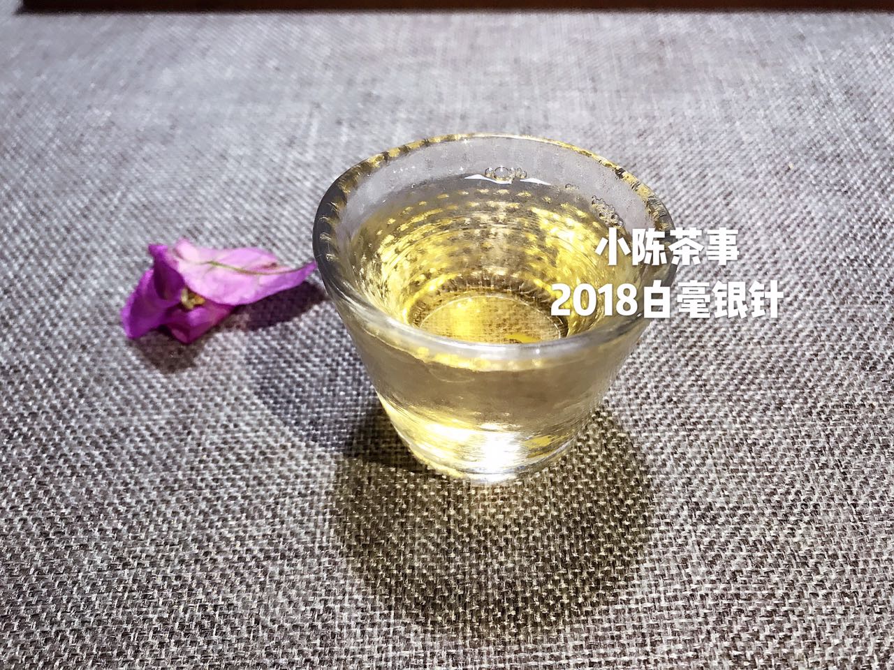 老白茶散茶和饼茶颜色有什么区别,白茶散茶和饼茶的味道