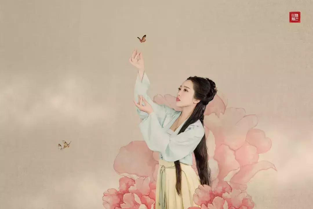 华丽汉服在外国街头惊艳外国人,中国汉服小姐姐美到哭了