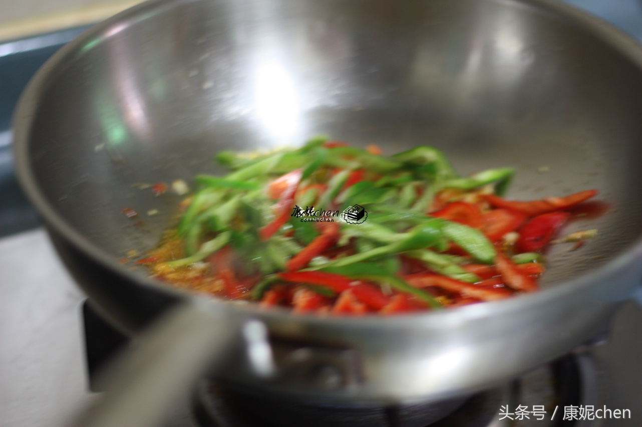 墨鱼仔用啥爆炒,新鲜小墨鱼仔怎么炒着最好吃