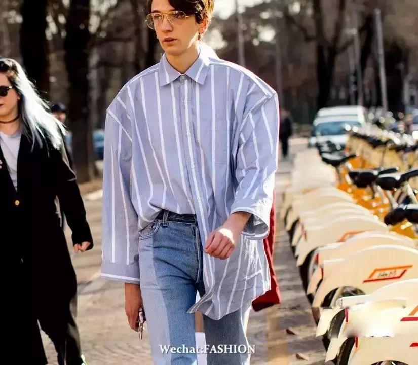 「条纹衬衫」最正确的打开方式就是“不好好穿”