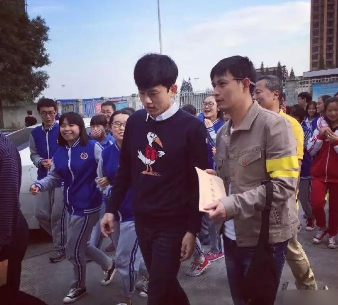 张杰童年相册曝光,张杰年轻时的照片