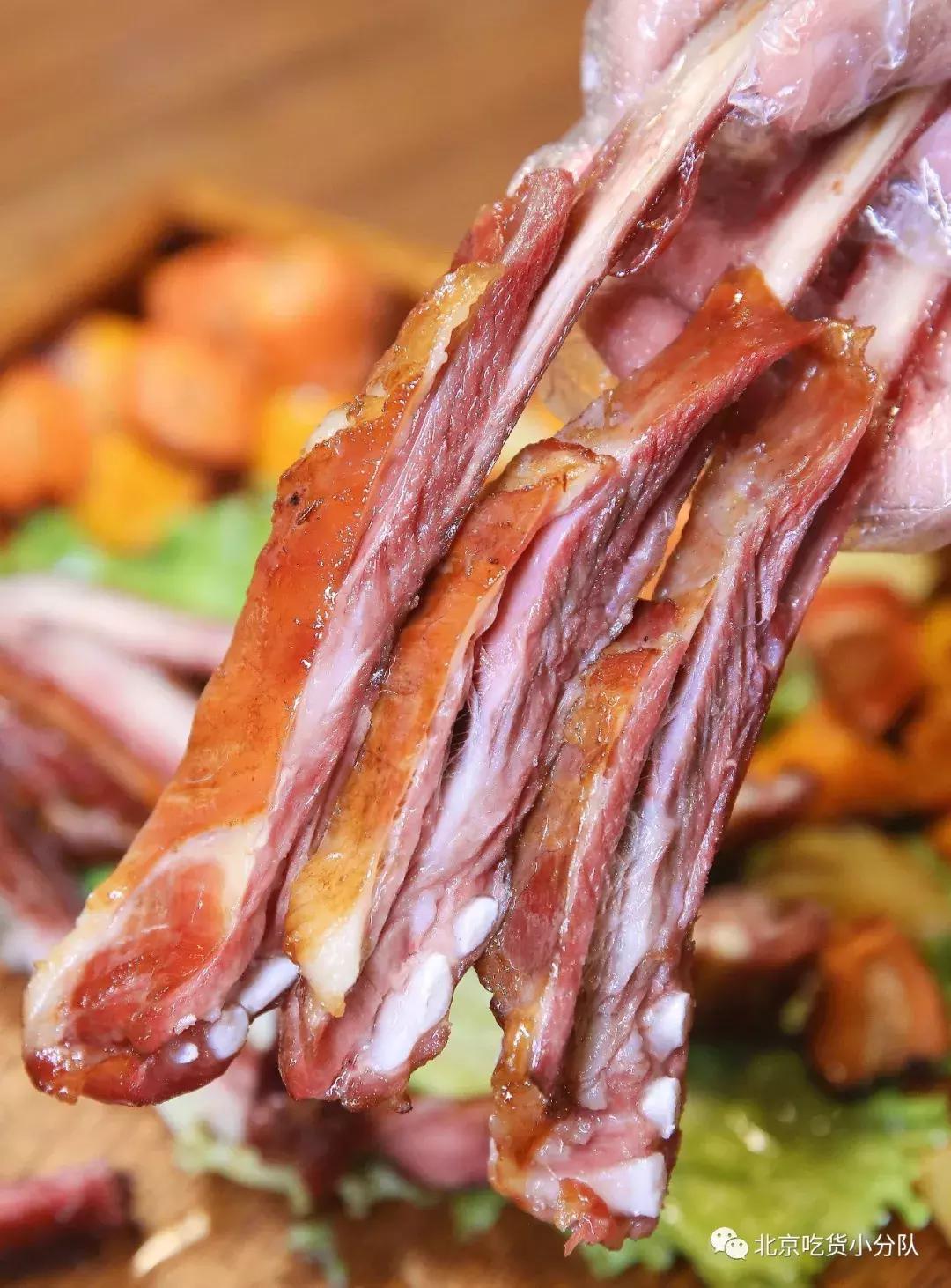 小奶桶烤肉，坐帐篷里吃